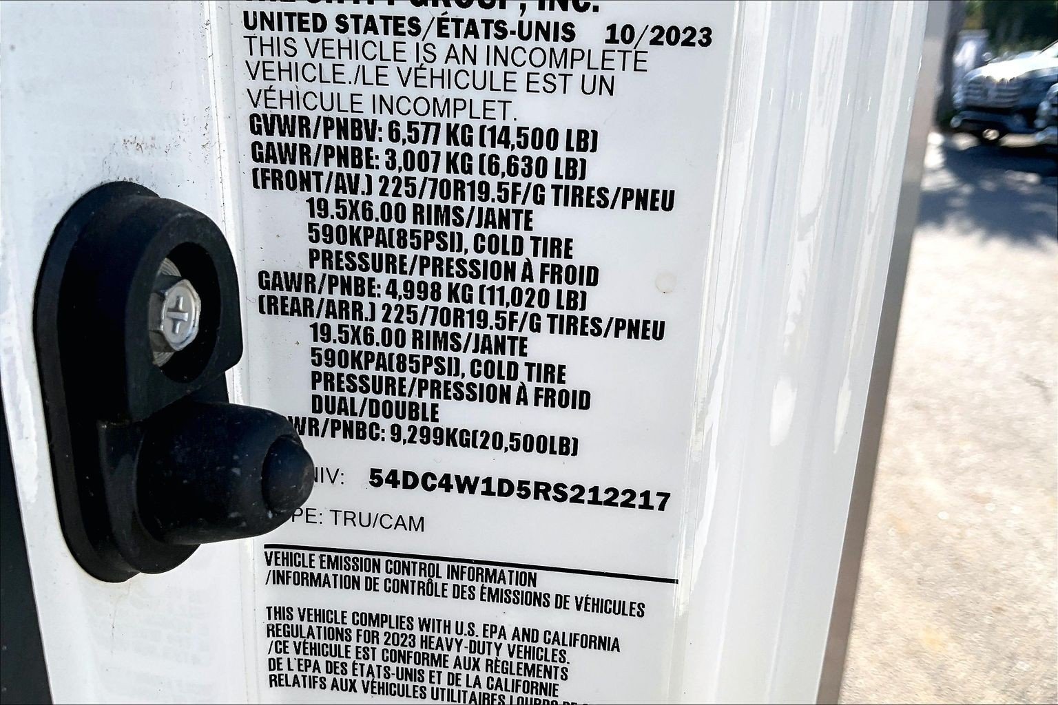 Used 2024  ISUZU  image 29