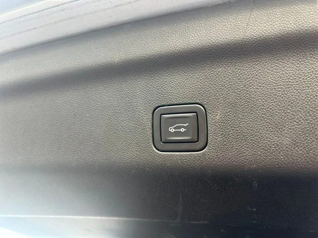 Used 2023 Gray Chevrolet Z71 image 25