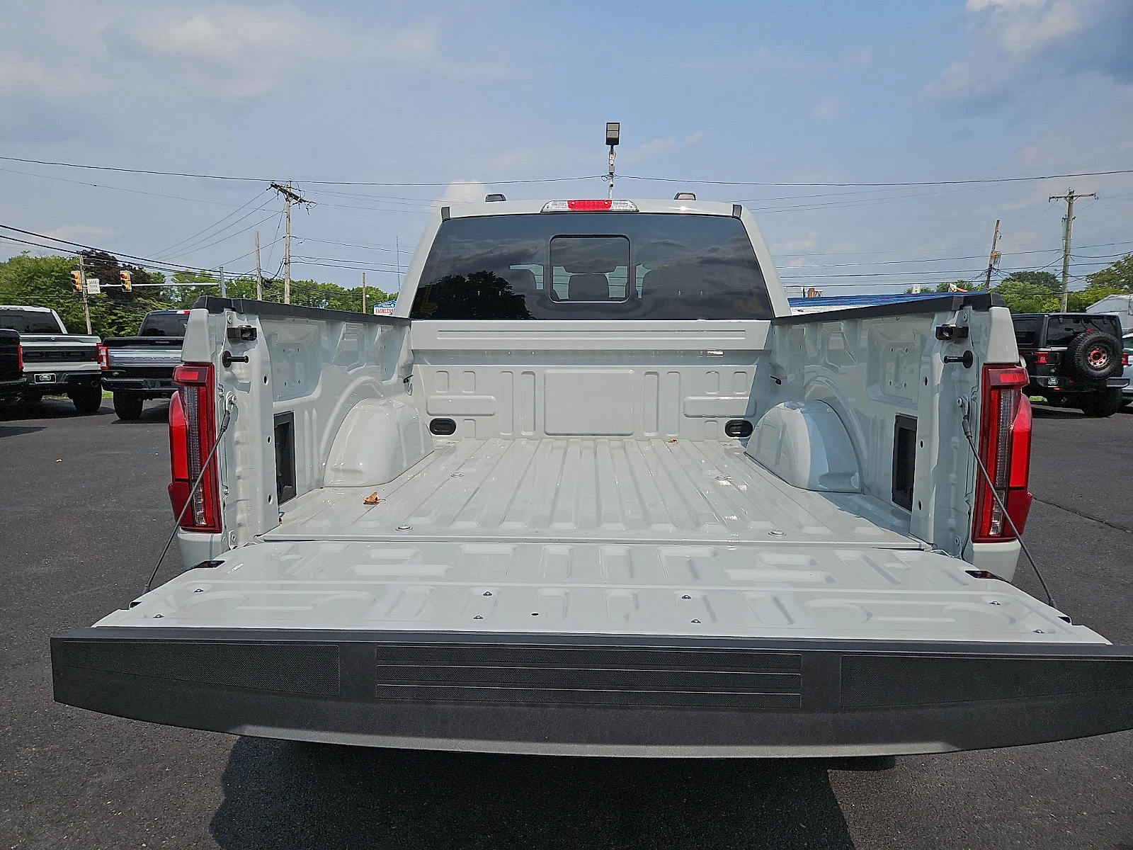 Used 2026 Carbonized Gray Metallic   M7 Ford LARIAT image 30
