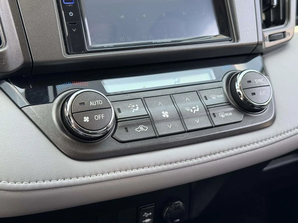 Used 2014 Red Toyota XLE image 19
