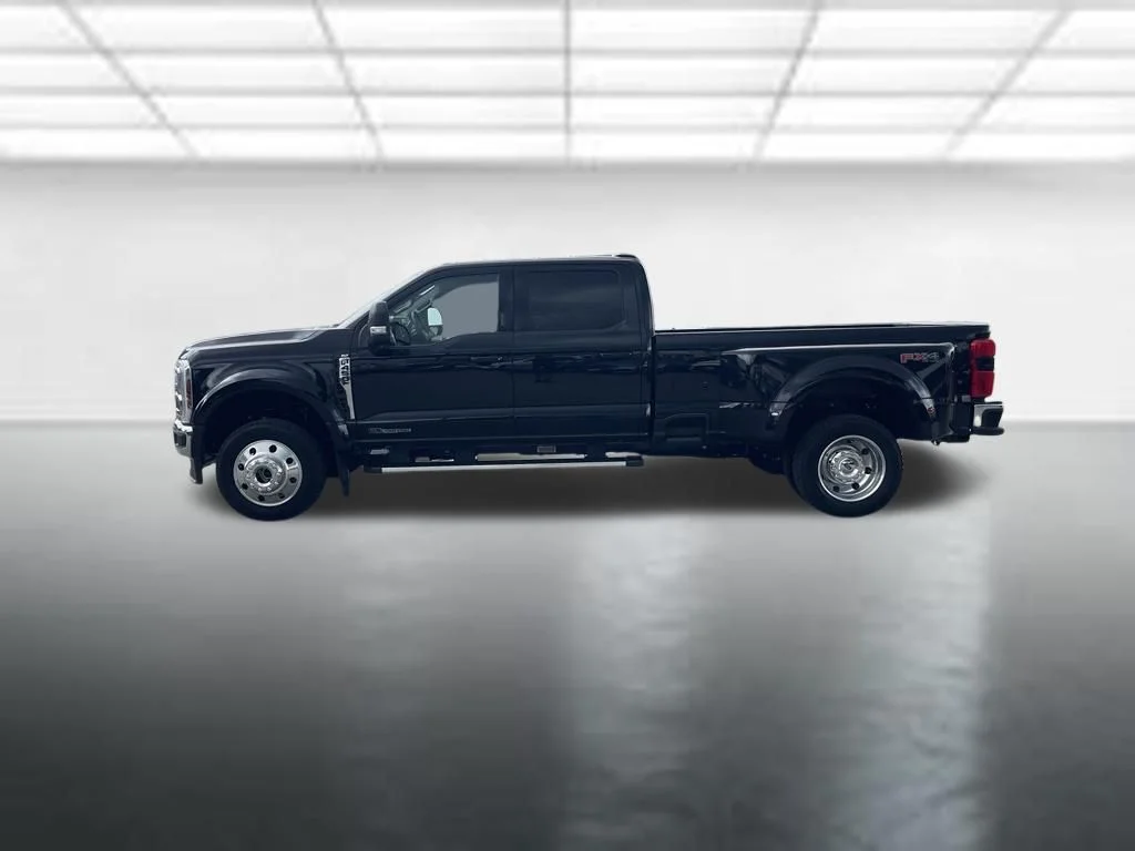 Used 2026 Agate Black Metallic Ford XLT image 2