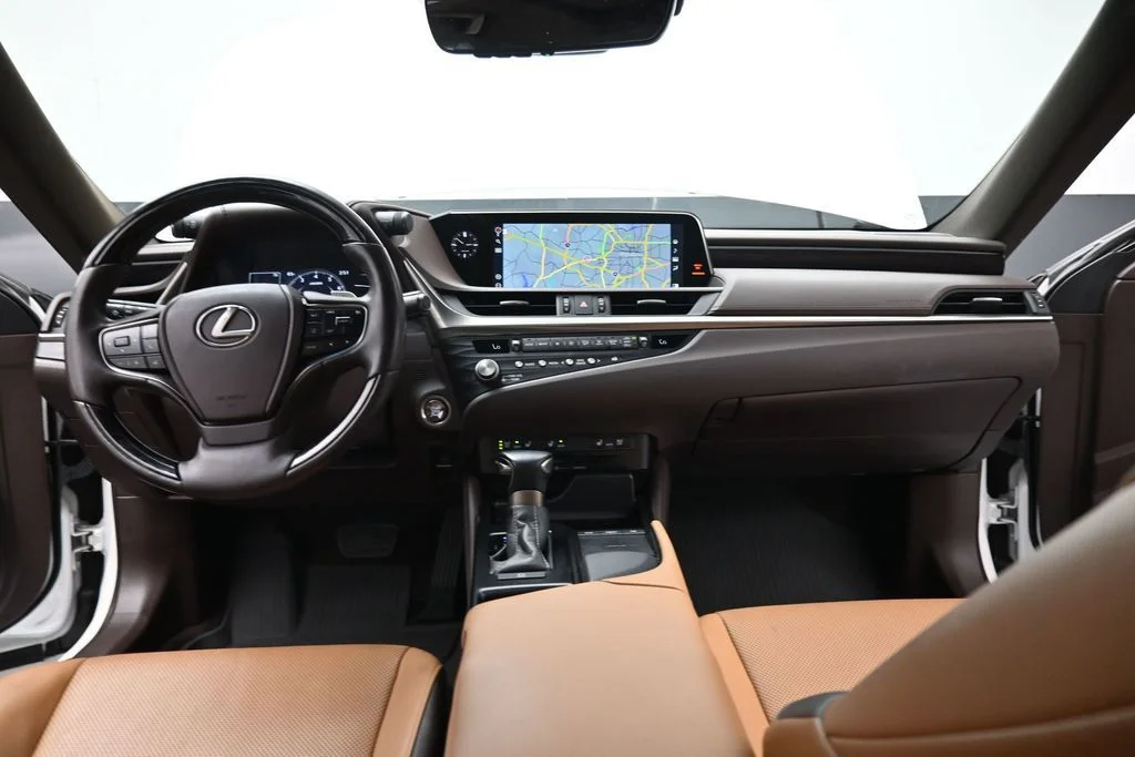 Used 2021 White Lexus 350 image 33