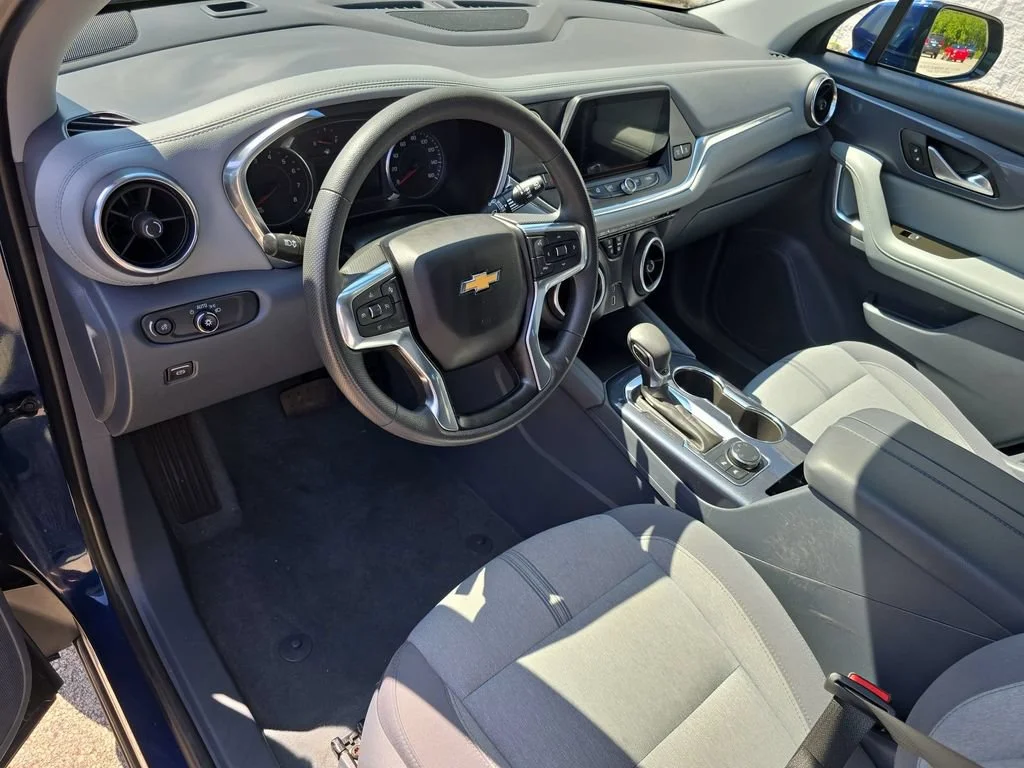 Used 2022 BLUE GLOW METALLIC Chevrolet LT image 10