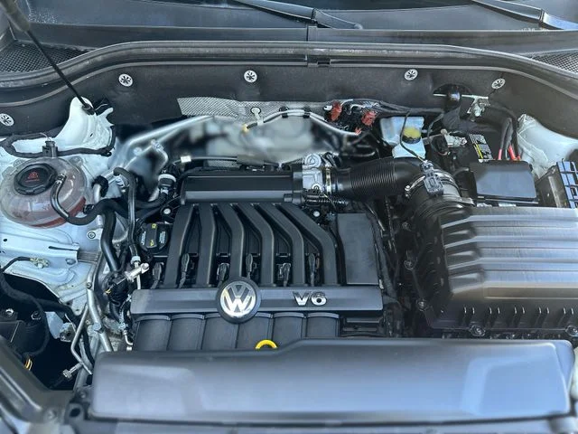 Used 2019 White Volkswagen 3.6L V6 SE image 29