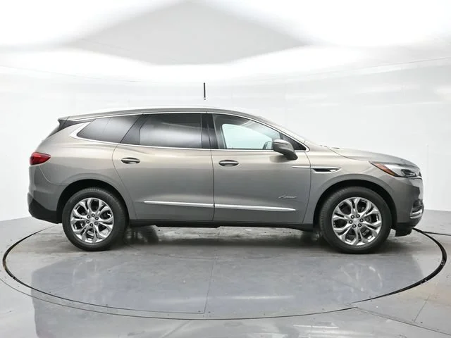 Used 2018 Includes Spectra Gray lower exterior accent color. Buick Avenir image 8