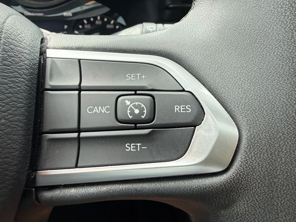 Used 2023 Gray Jeep Latitude image 16