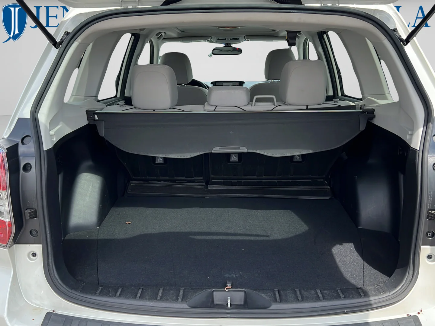 Used 2015 Satin White Pearl Subaru 2.5i Premium image 12