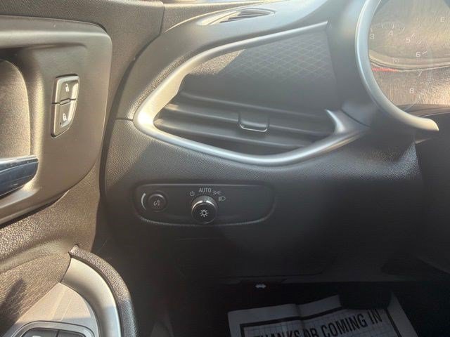 Used 2024 Summit White Chevrolet LT image 27