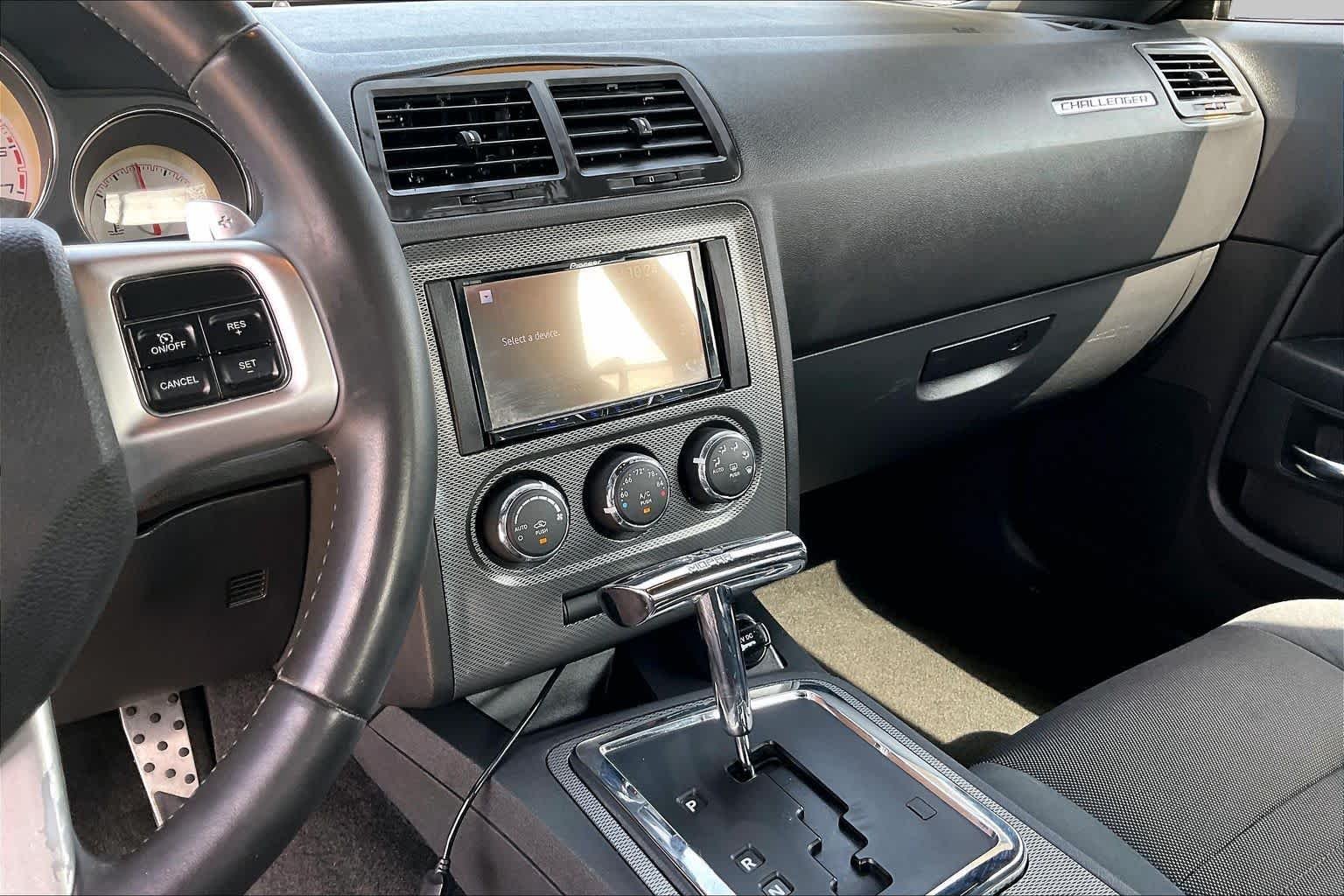 Used 2014 Billet Silver Metallic Clearcoat Dodge R/T image 6