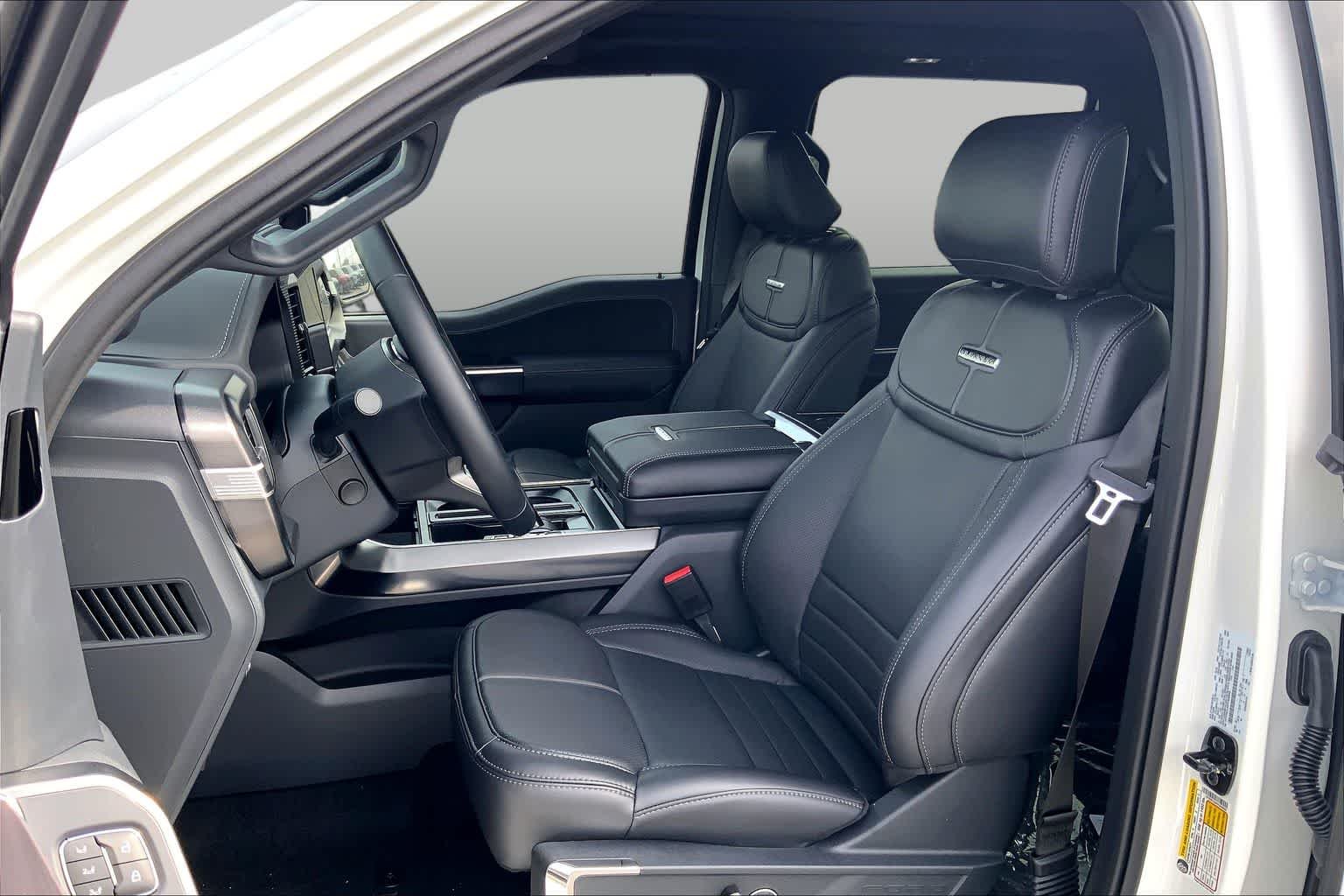 New 2026 Star White Metallic Tri-Coat Ford Platinum® image 7