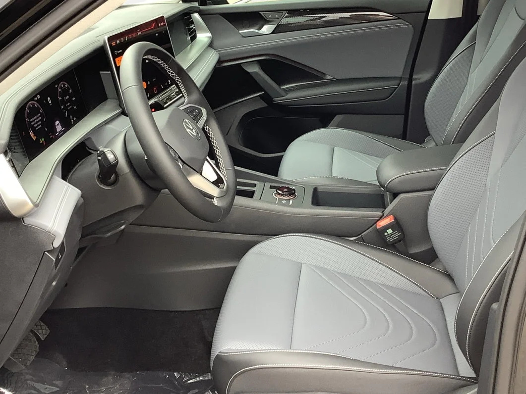 New 2026 DEEP BLACK PEAR Volkswagen SE image 26