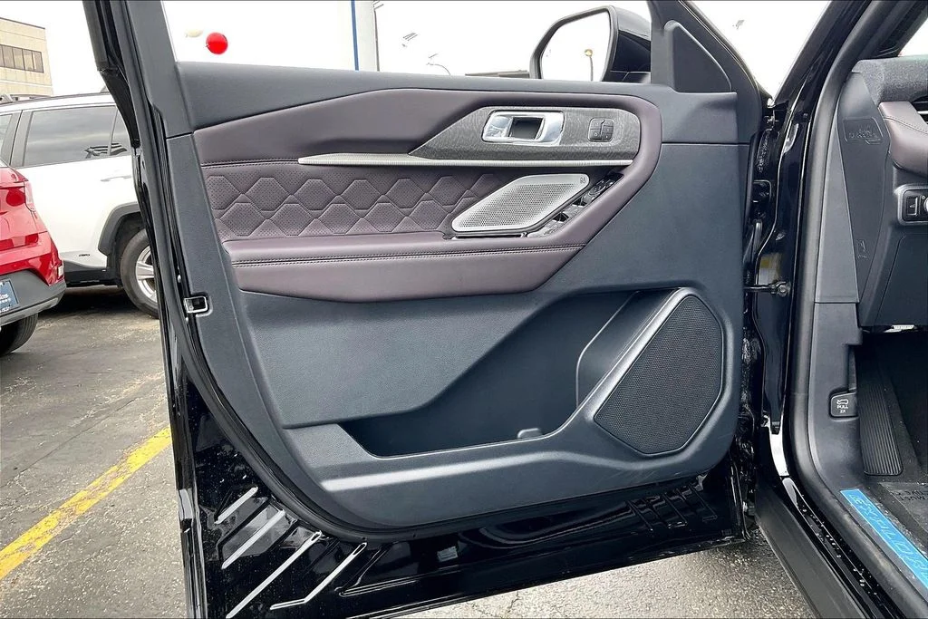 New 2026 Agate Black Metallic Ford Platinum™ image 22