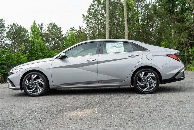 2025 Hyundai Elantra Limited - Photo 6