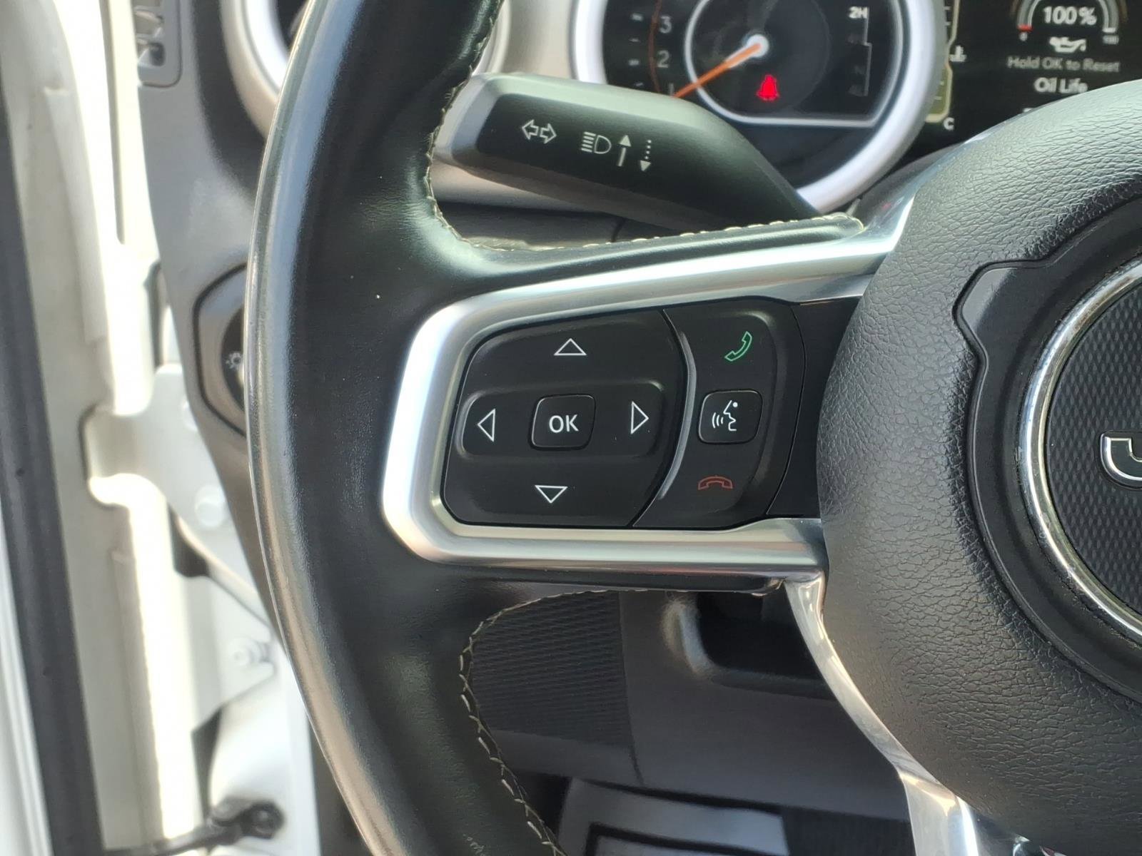 Used 2019 Bright White Clearcoat Jeep Sahara image 11