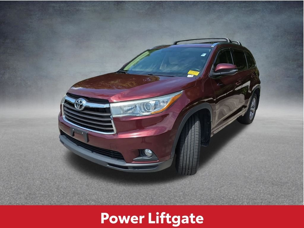 Used 2015 Red Toyota XLE V6 image 11