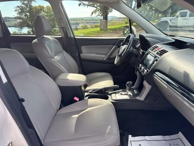 Used 2018 White Subaru 2.5i Limited image 10