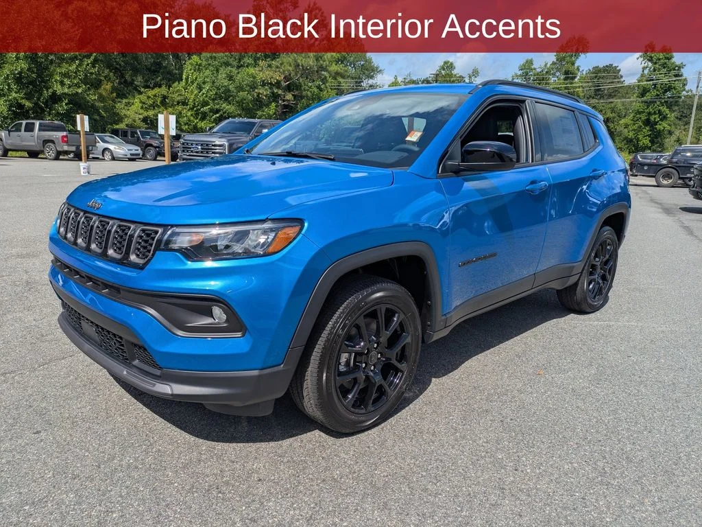 New 2026 Hydro Blue Pearl-Coat Exterior Paint Jeep Latitude image 10