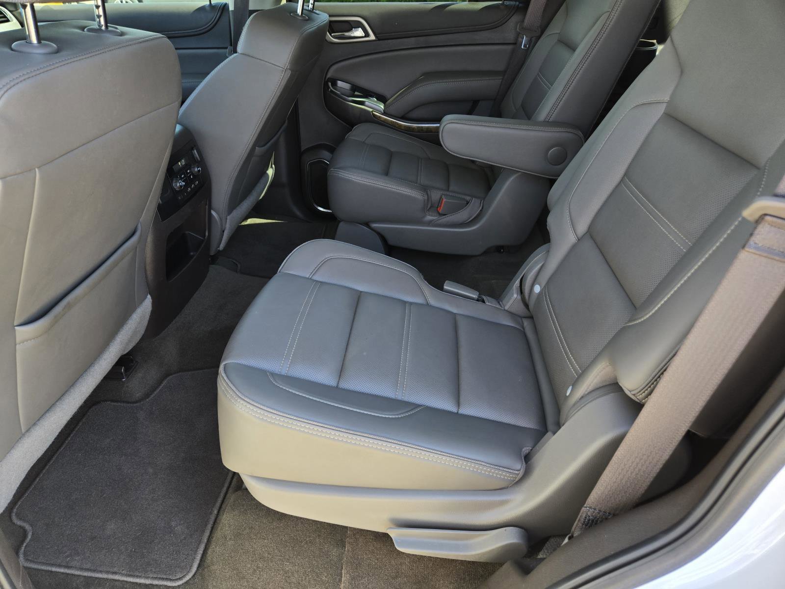 Used 2017 White Frost Tricoat GMC Denali image 34