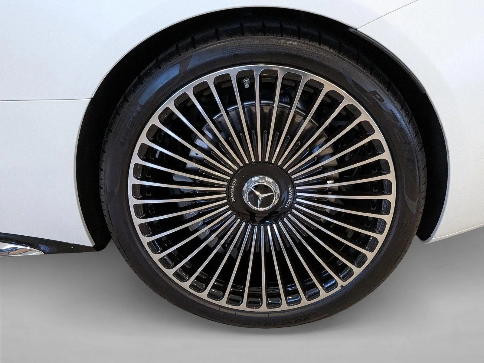 Used 2026 Manufaktur Moonlight White Magno Mercedes-Benz Maybach SL 680 Monogram Series image 19