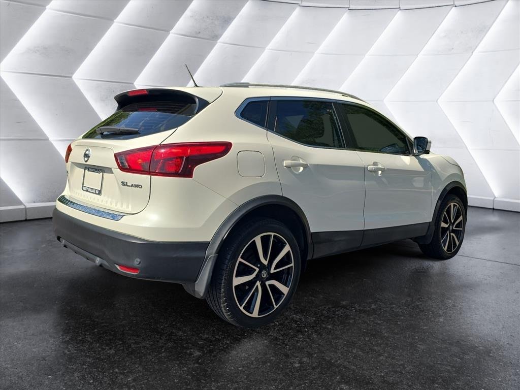 Used 2019 White Nissan SL image 5