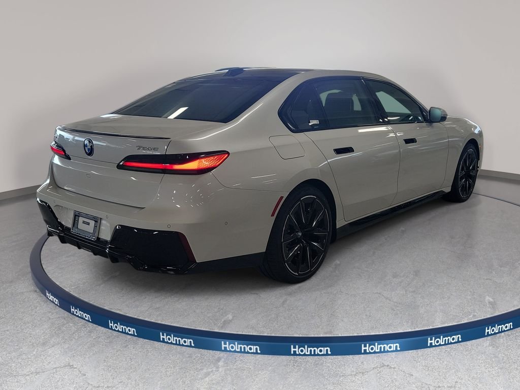 New 2026 Mineral White Metallic BMW 750e xDrive image 4