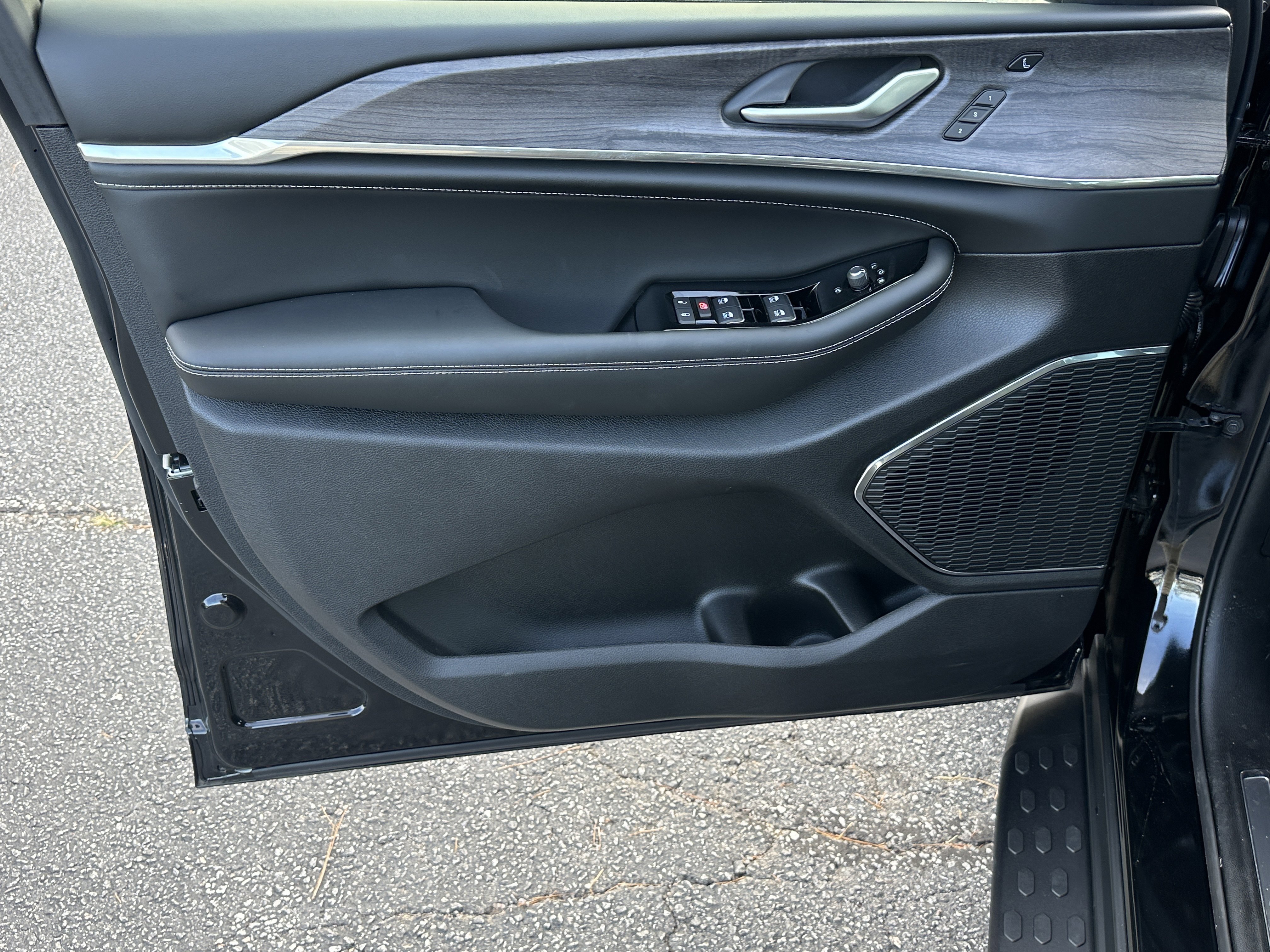 2025 Jeep Grand Cherokee Overland - Photo 11