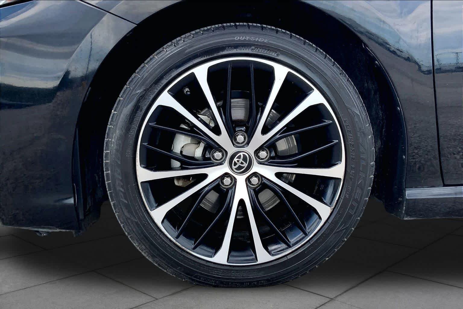 Used 2019 Midnight Black Metallic Toyota SE image 11