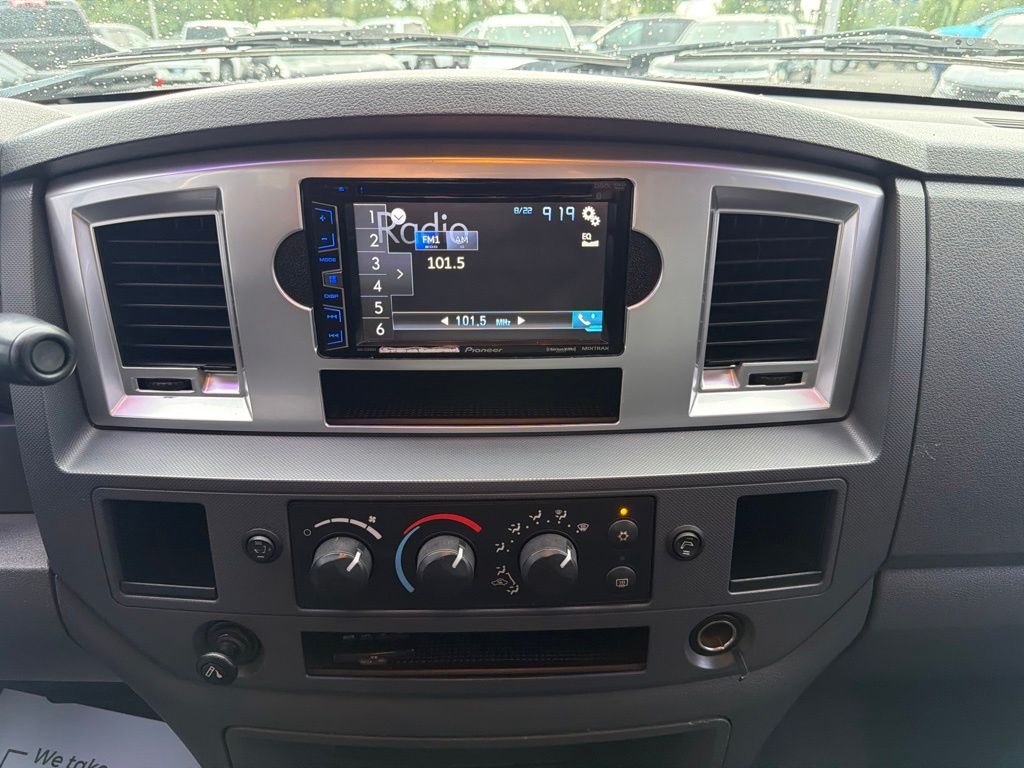 Used 2007 White Dodge SLT image 17
