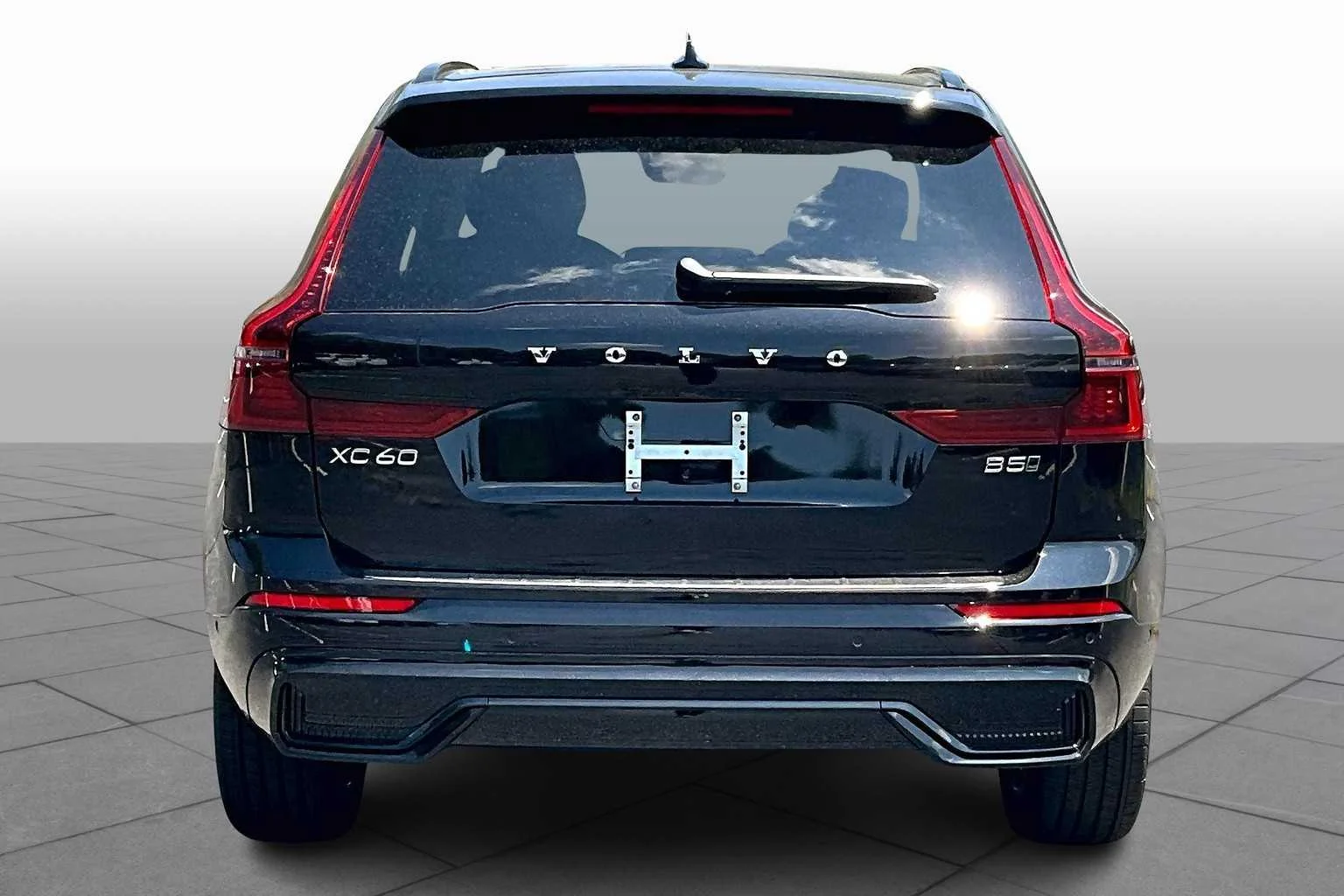 New 2026 Onyx Black Metallic Volvo Ultra image 4