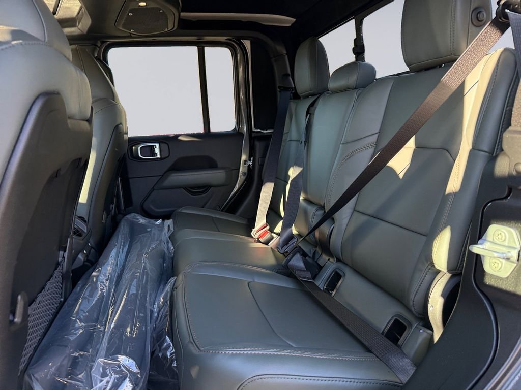 New 2026 Granite Crystal Metallic Clear-Coat Exterior Paint Jeep Mojave X image 16