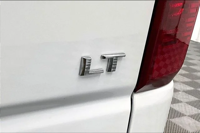 Used 2025 Summit White Chevrolet LT image 9