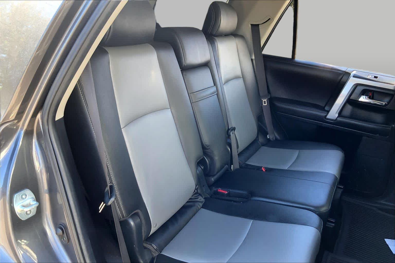 Used 2019 Magnetic Gray Metallic Toyota SR5 Premium image 17
