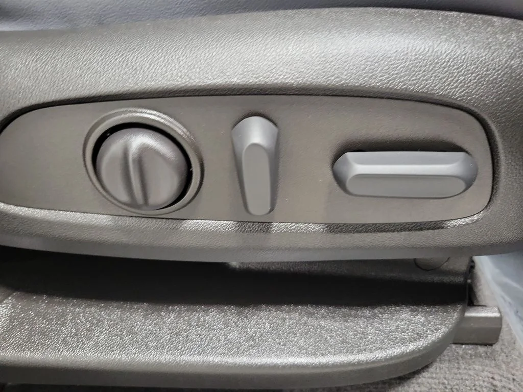 Used 2023 Black Buick Essence image 23