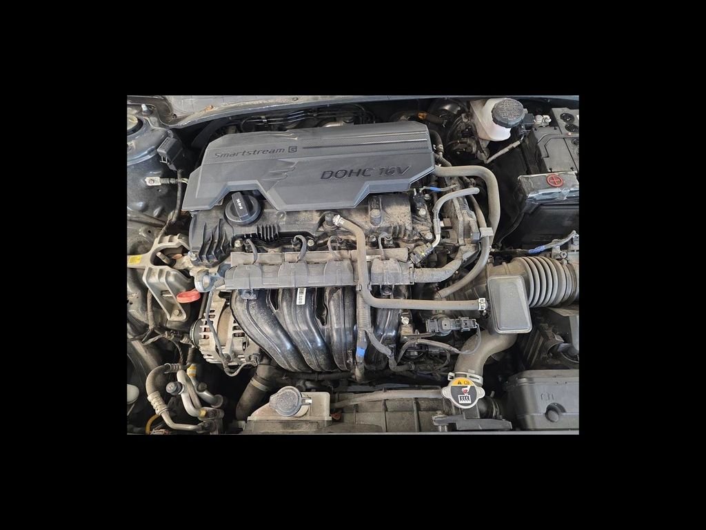 Used 2022 Black Hyundai SEL image 21