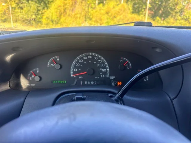 Used 2001 White Ford XL image 19