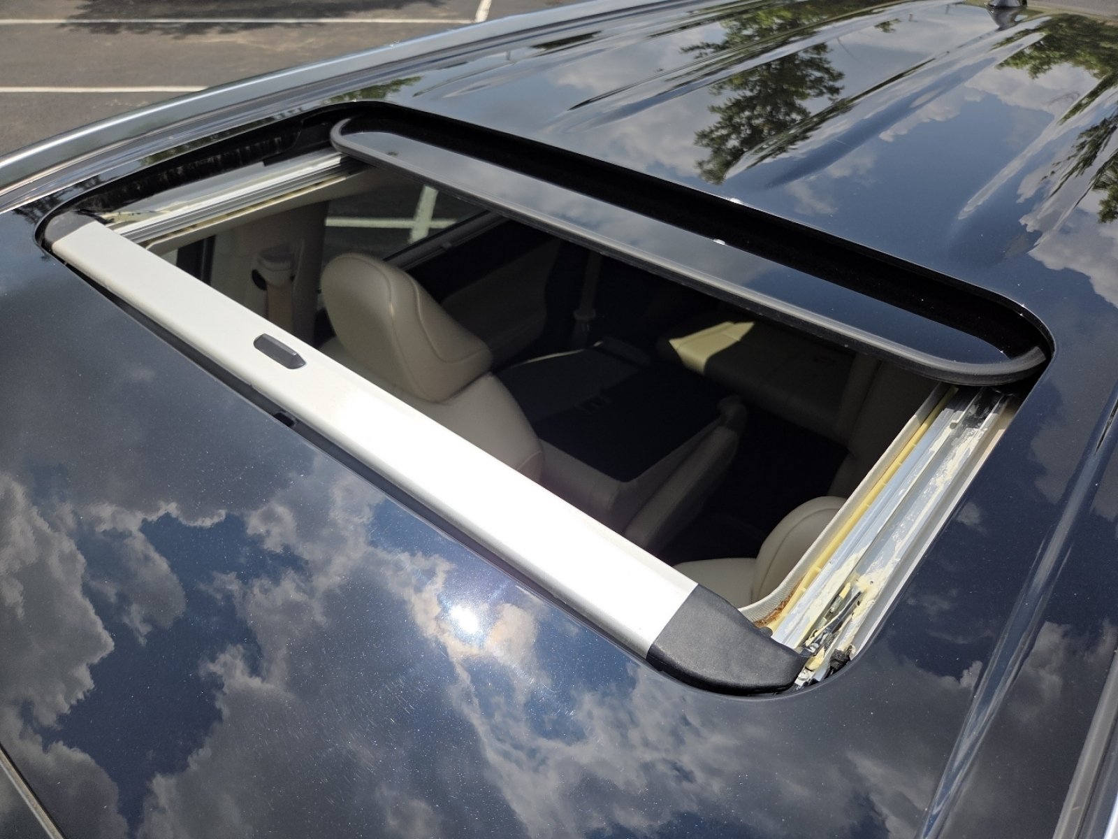 Used 2020 Midnight Black Metallic Toyota XLE image 3