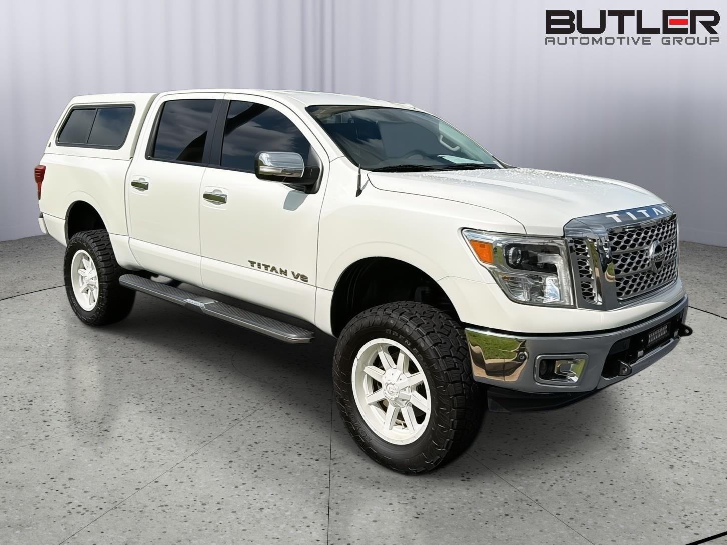 Used 2018 Pearl White Nissan SL image 8