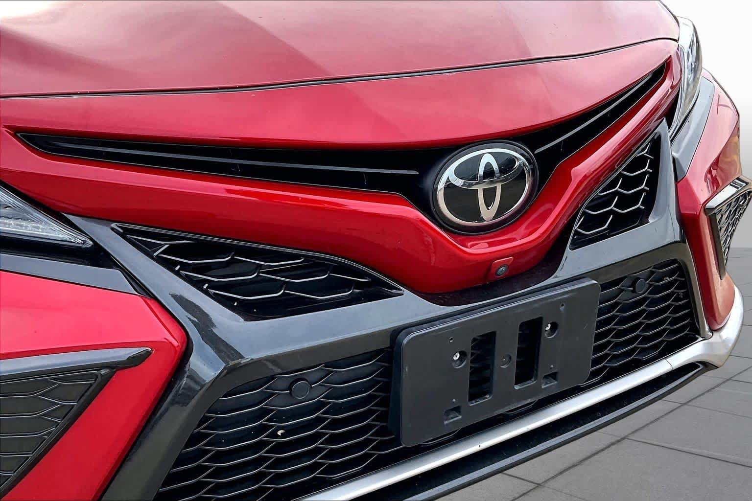 Used 2024 Supersonic Red/Midnight Black Metallic Toyota XSE V6 image 29