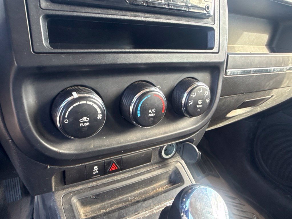 Used 2015 Bright White Clearcoat Jeep Sport image 35
