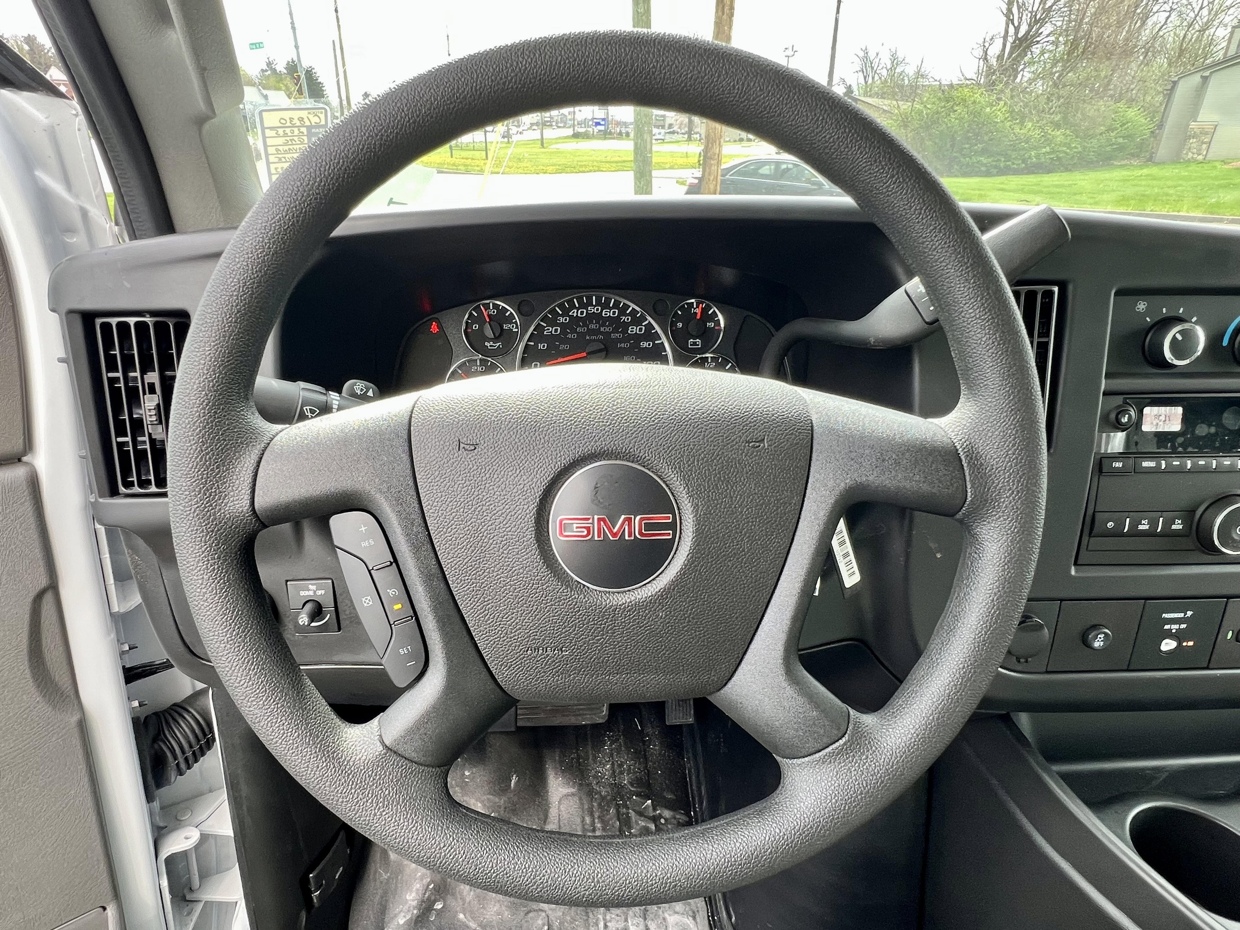 New 2025 Summit White GMC 1WT image 14