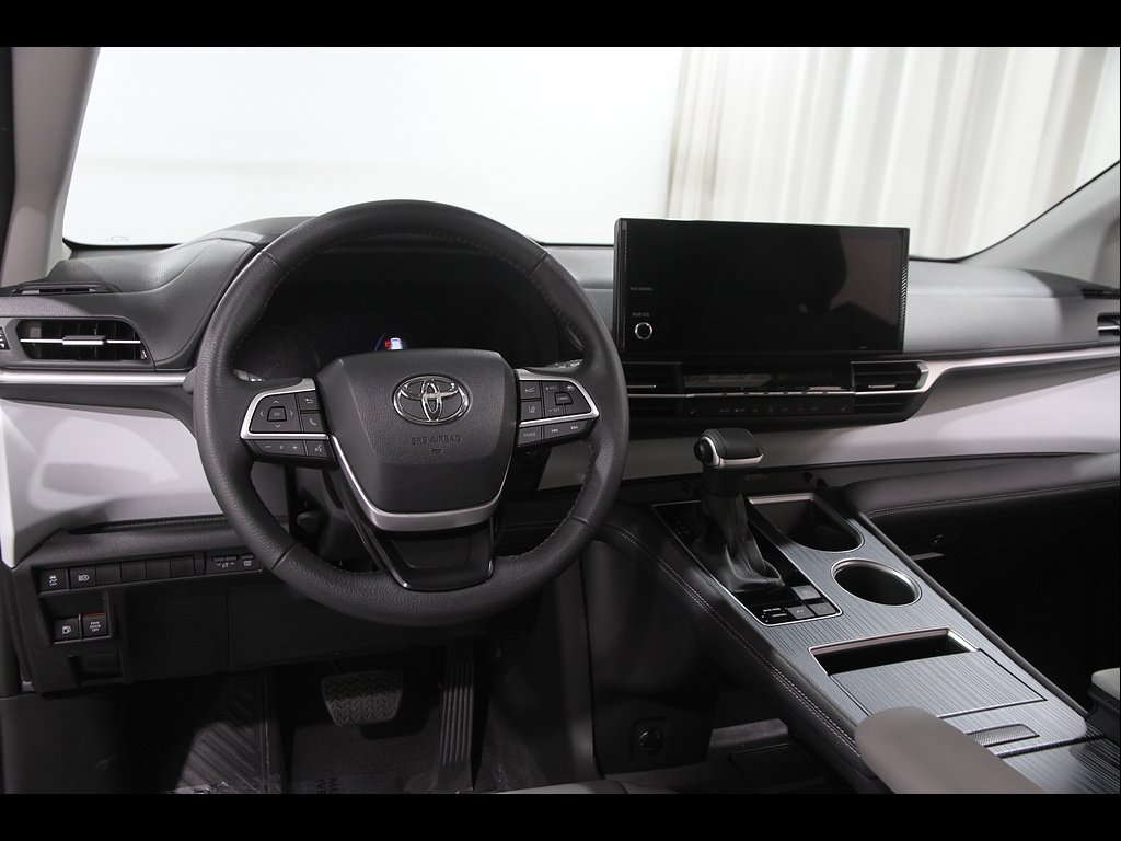 Used 2026 Cypress Toyota XLE 8-Passenger image 6