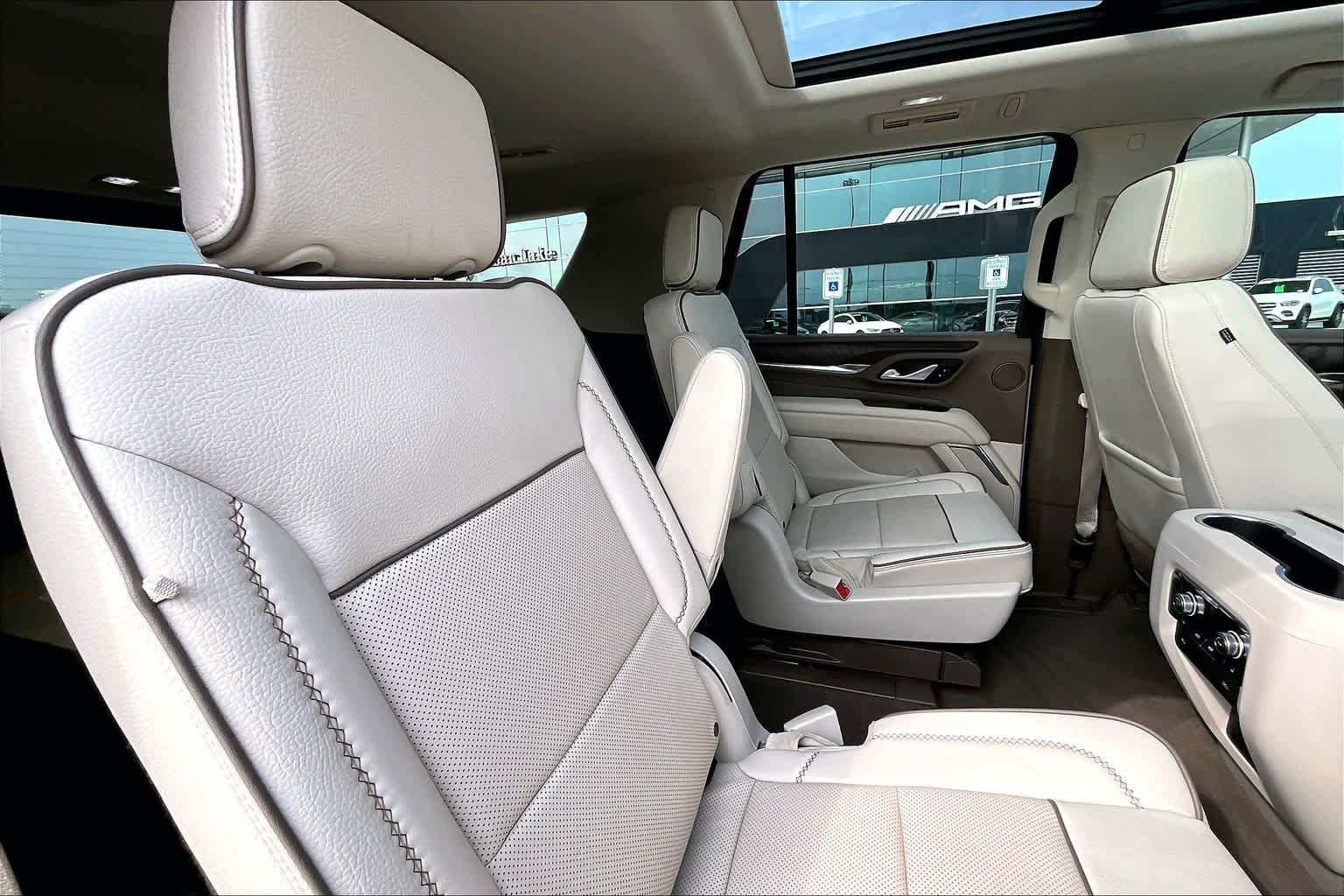 Used 2022 Hunter Metallic GMC Denali image 17