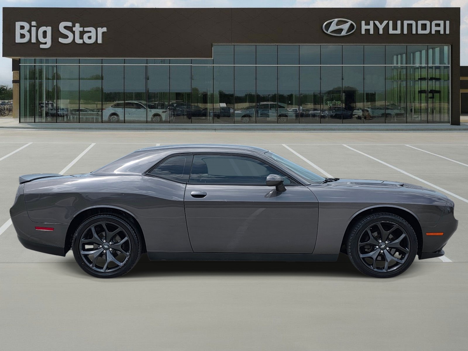 Used 2020 Granite Pearlcoat Dodge SXT image 5