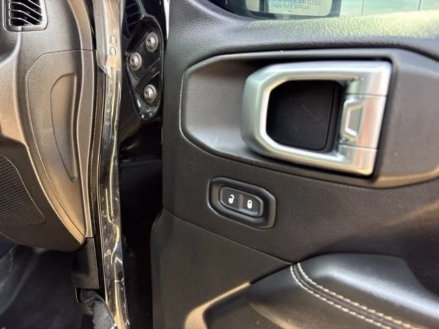Used 2019  Jeep Sahara image 44