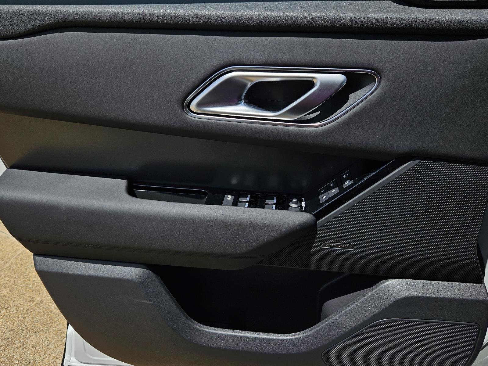 New 2026 Fuji White Land Rover S image 22