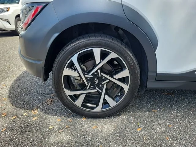 2022 Hyundai Kona Limited - Photo 6