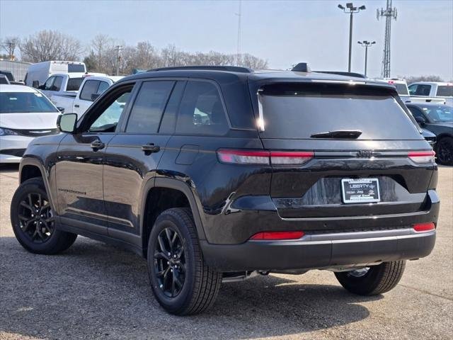 New 2026 Diamond Black Crystal Pearl-Coat Exterior Paint Jeep Laredo image 43