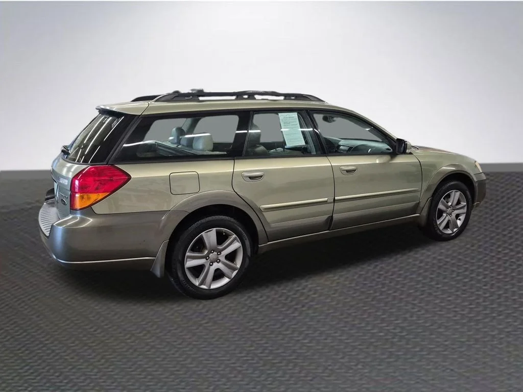 Used 2006 Green Subaru 3.0R image 4