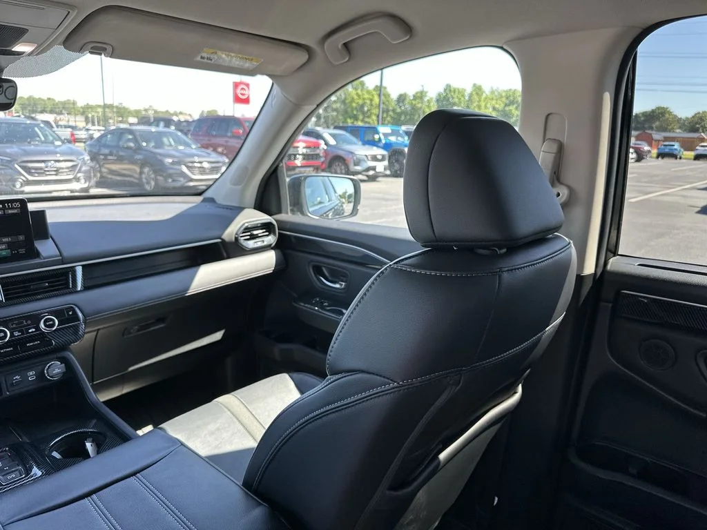 Used 2023 Black Honda EX-L image 11