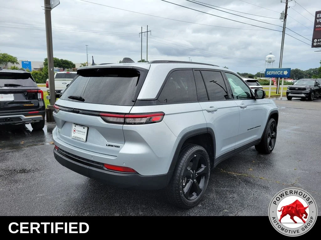 Used 2023 Silver Jeep Limited image 6